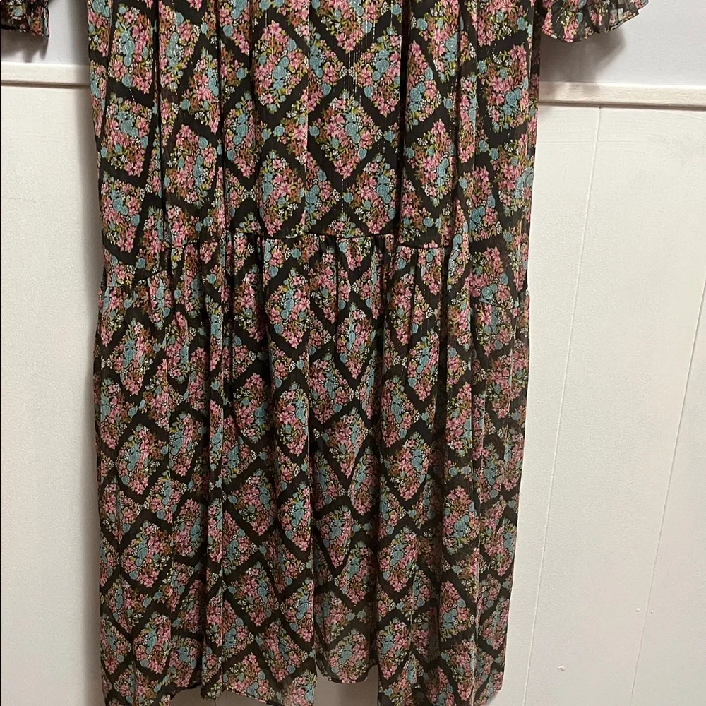 Absolutely gorgeous Floral Lauren Conrad Dress wrap 3X - Picture 8 of 10
